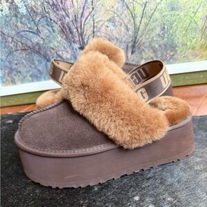NWOT Ugg Funkette Platform Slide with Ankle Strap